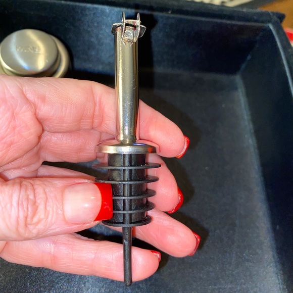 4 Bar tools: strainer, pourer, aerator, stopper - Picture 4 of 13